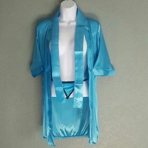 Silky robe set.